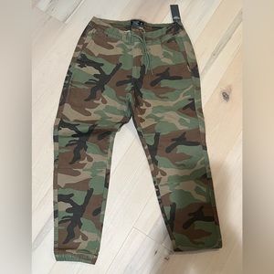 Abercrombie & Fitch Camo Stretch pant BNWT